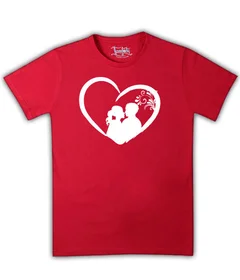 Прикольные футболки: влюбленные в сердце на красной